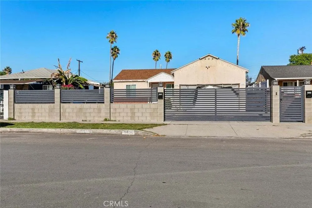 8436 Amboy Ave, Sun Valley, CA 91352