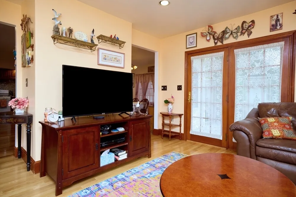 72 Oakland Ave, Quincy, MA 02170