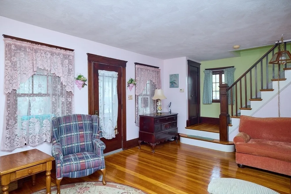 72 Oakland Ave, Quincy, MA 02170