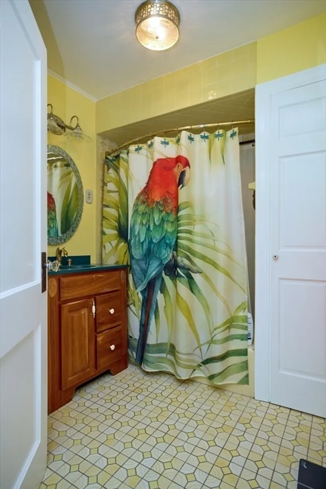 72 Oakland Ave, Quincy, MA 02170