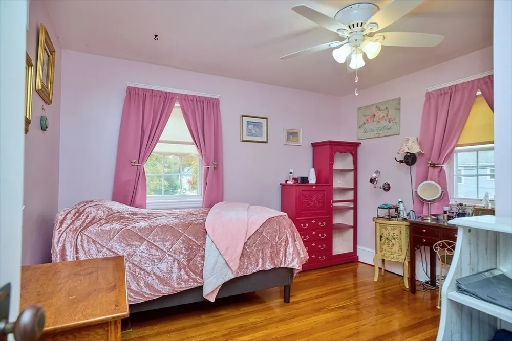 72 Oakland Ave, Quincy, MA 02170