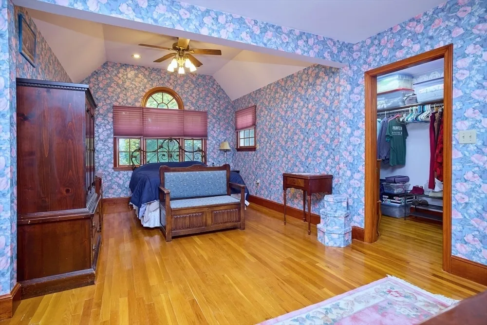 72 Oakland Ave, Quincy, MA 02170