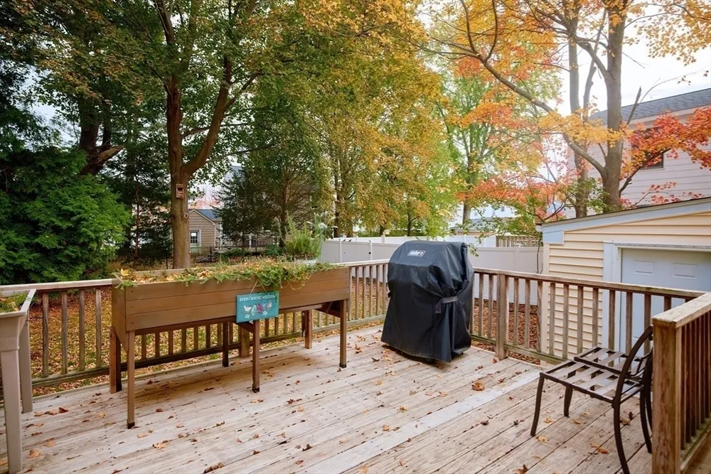 72 Oakland Ave, Quincy, MA 02170