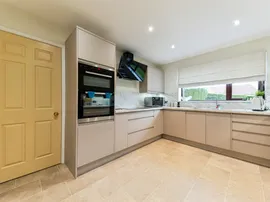 Barrowby Gate, GRANTHAM thumb 2