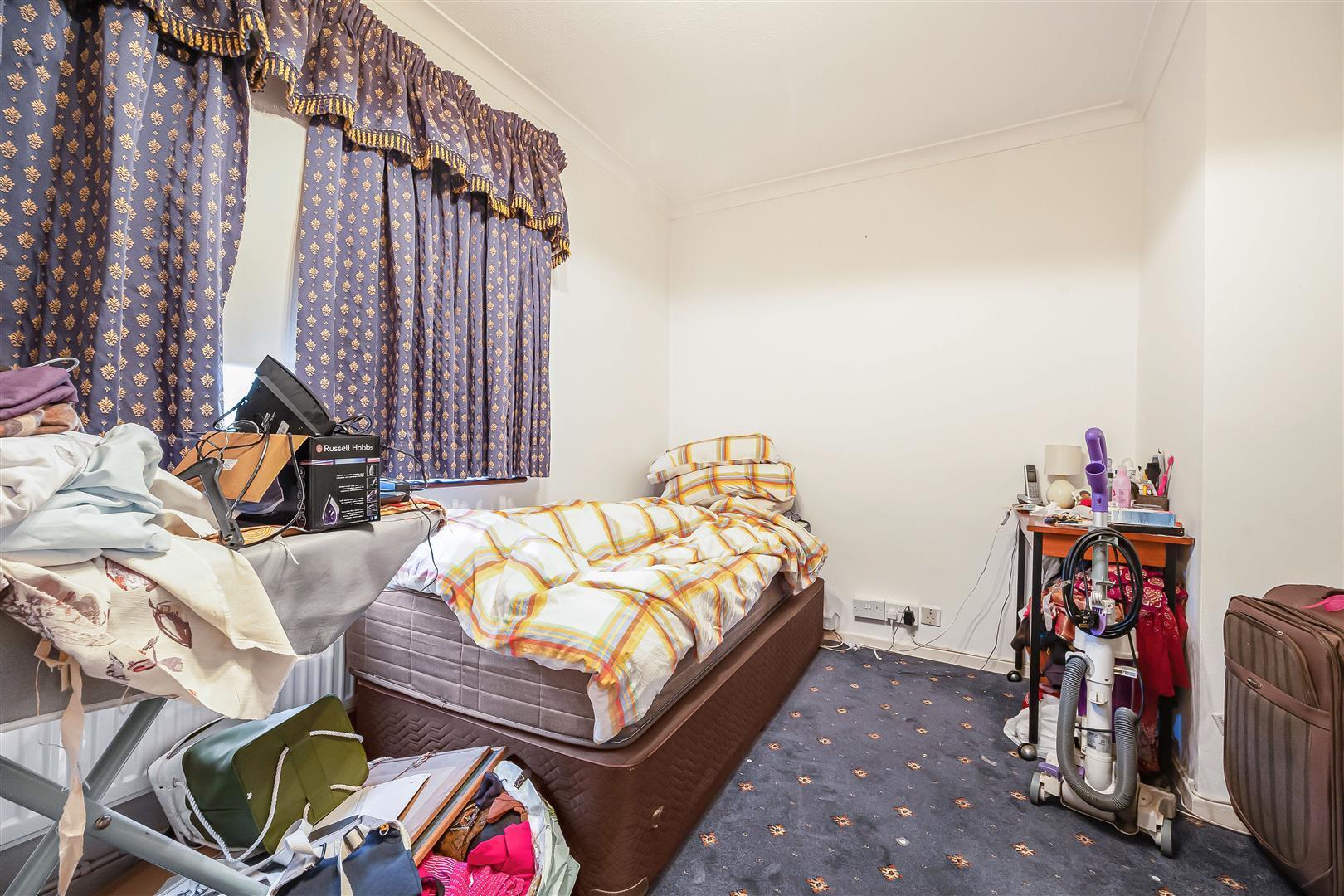 Dove House Crescent, Slough Image 18