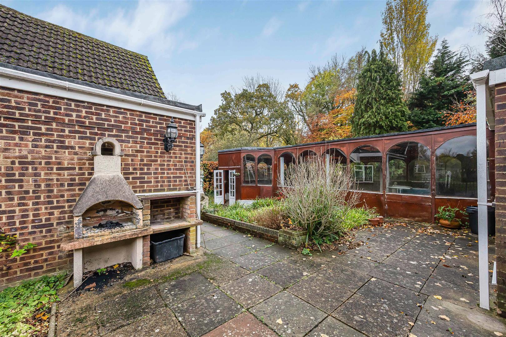 Dove House Crescent, Slough Image 19