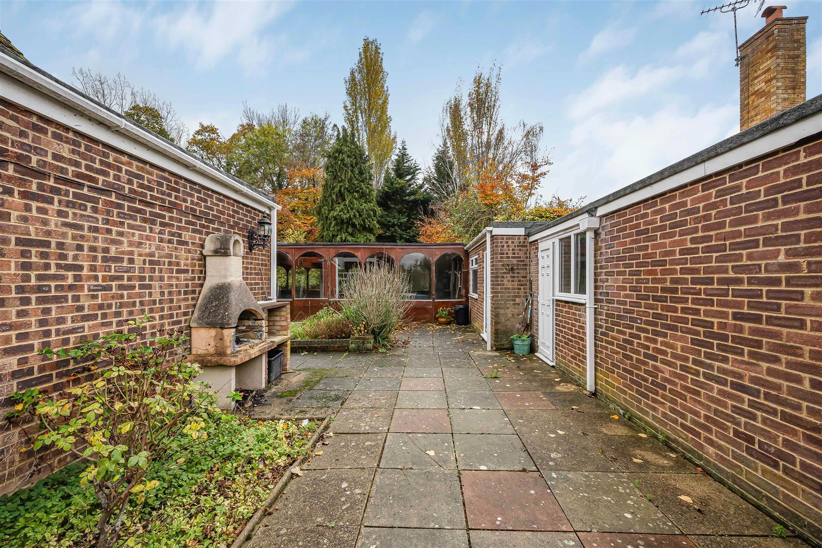 Dove House Crescent, Slough Image 20