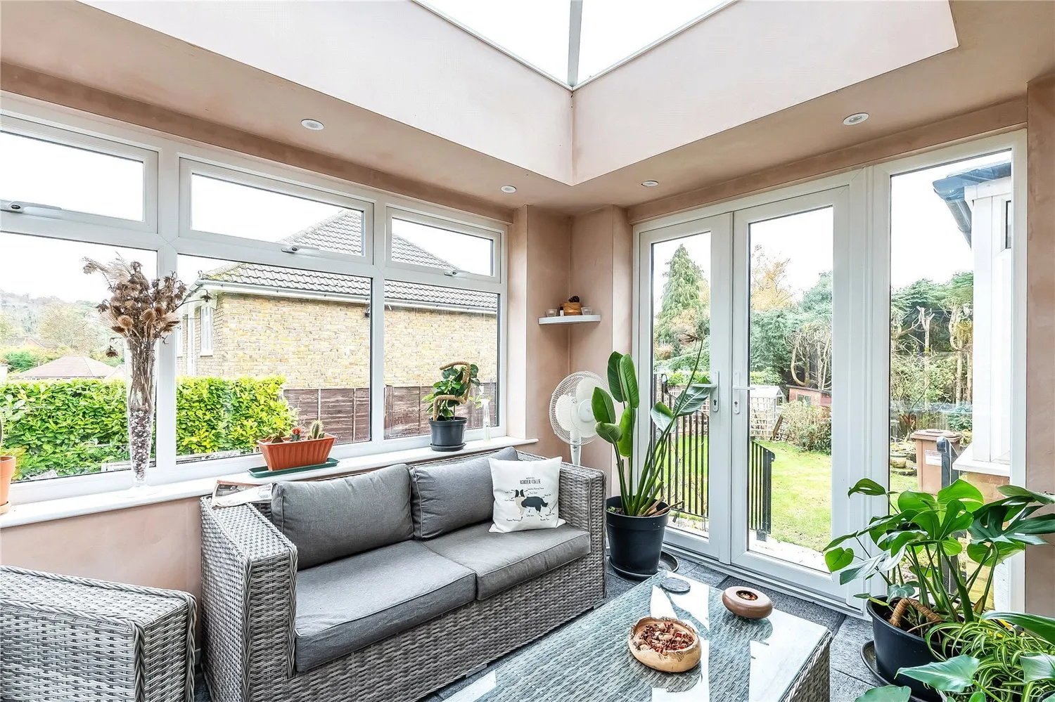 Huntersfield Close, Reigate, RH2 photo 6