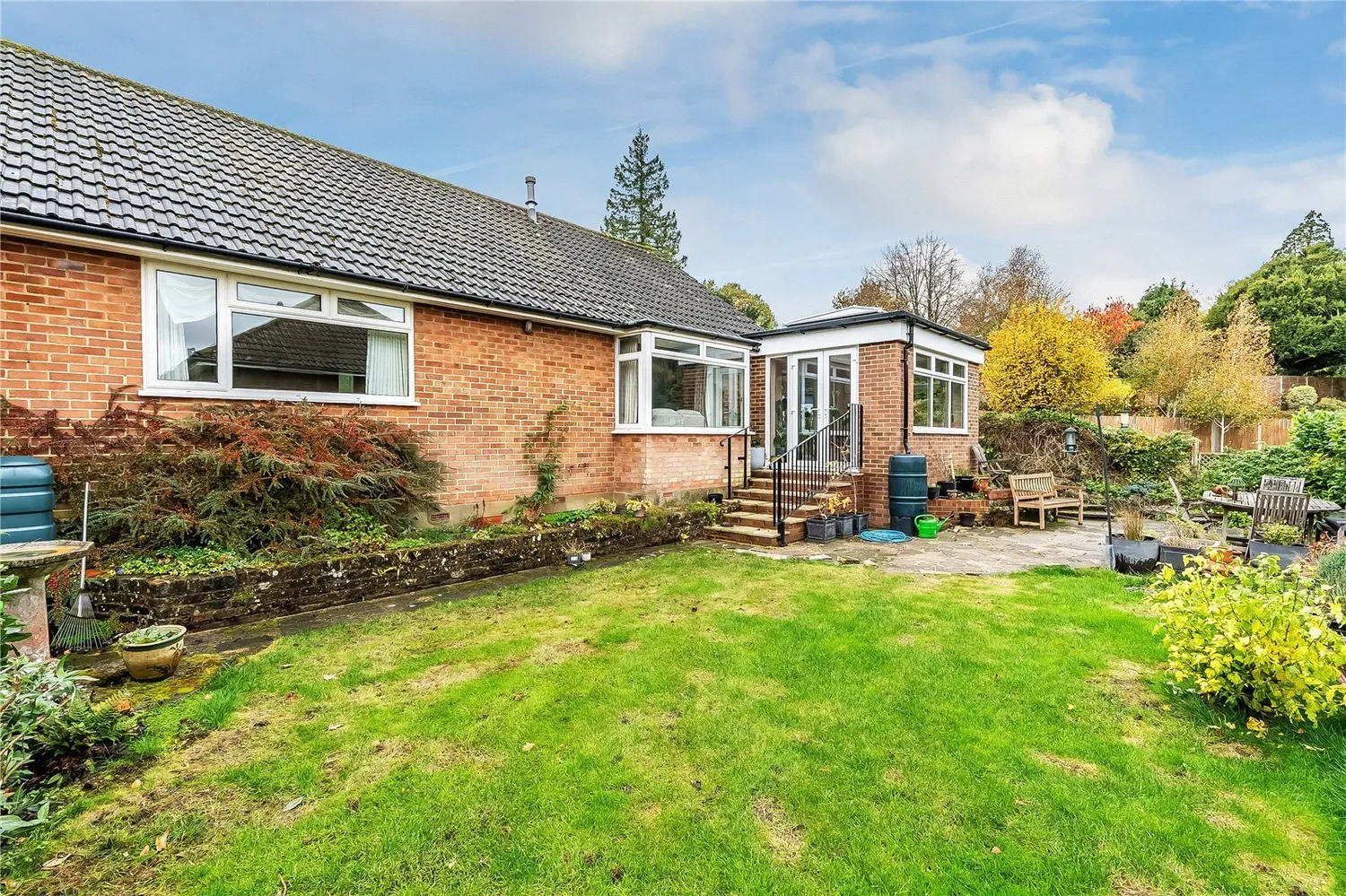 Huntersfield Close, Reigate, RH2 photo 4