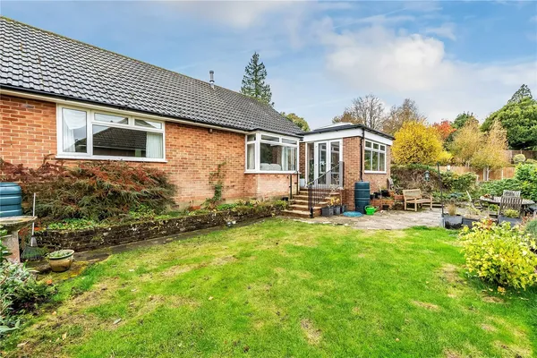 Huntersfield Close, Reigate, RH2 photo 4