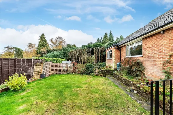 Huntersfield Close, Reigate, RH2 photo 13
