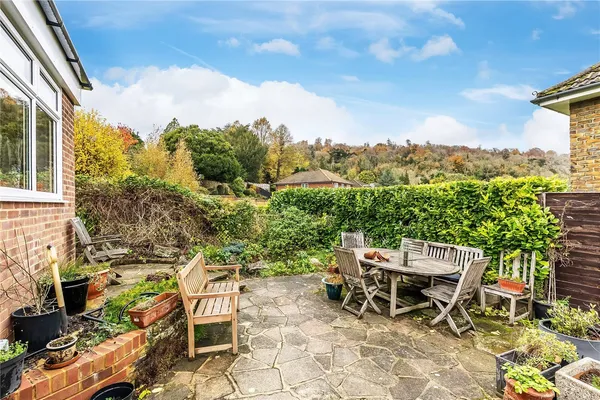 Huntersfield Close, Reigate, RH2 photo 14