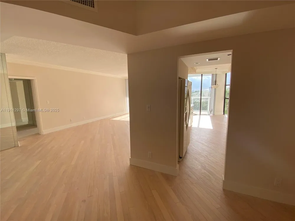 20281 E Country Club Dr, Aventura, FL 33180