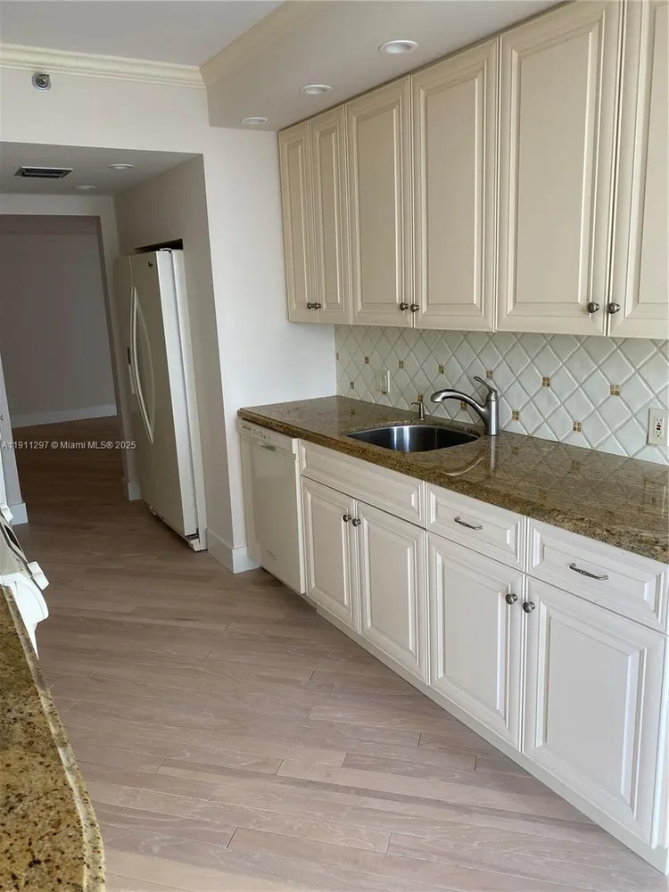 20281 E Country Club Dr, Aventura, FL 33180