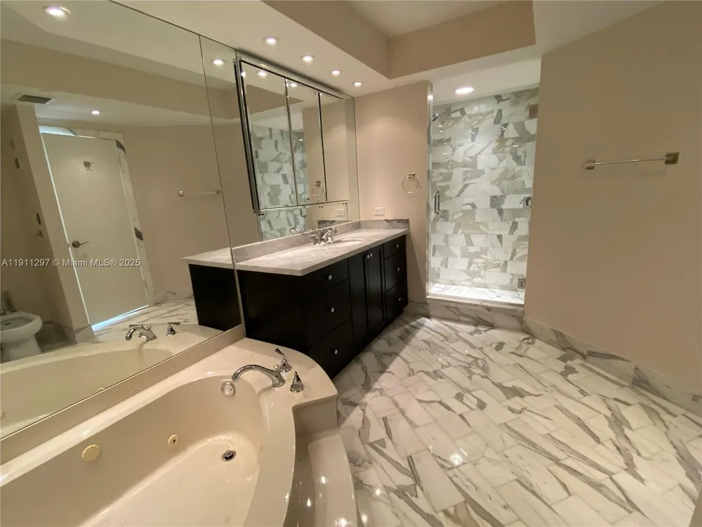 20281 E Country Club Dr, Aventura, FL 33180