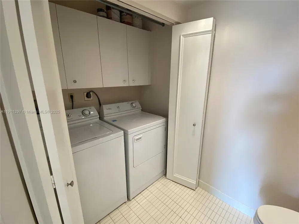 20281 E Country Club Dr, Aventura, FL 33180