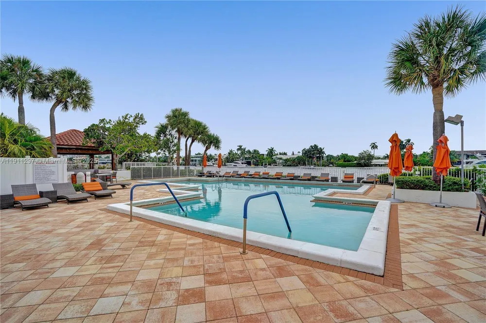 20281 E Country Club Dr, Aventura, FL 33180