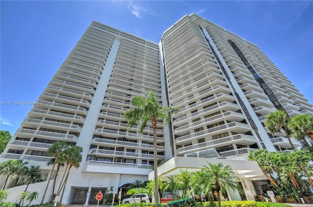 20281 E Country Club Dr, Aventura, FL 33180