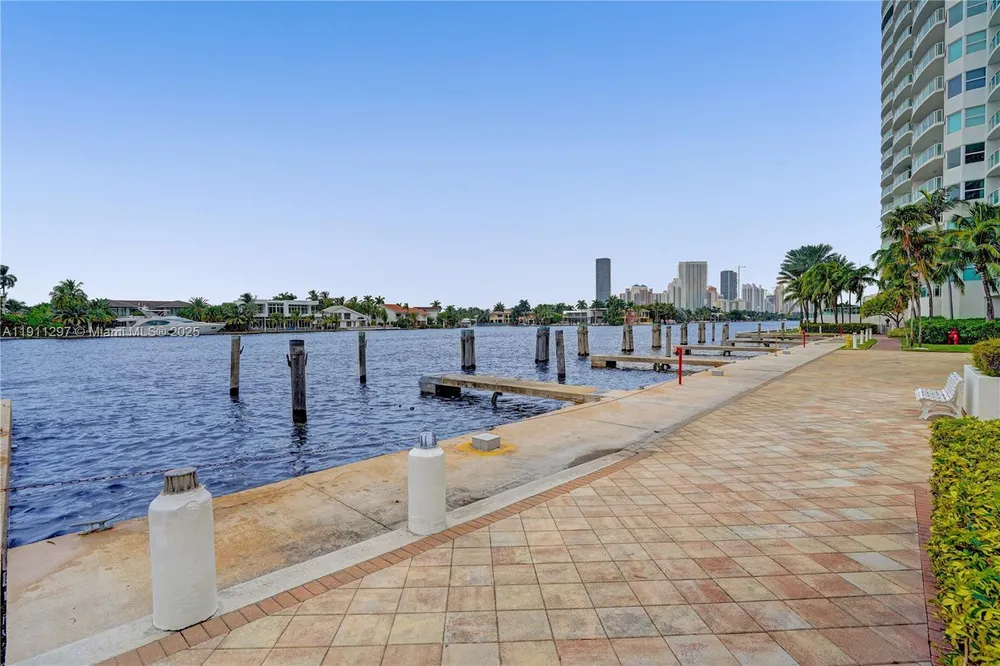 20281 E Country Club Dr, Aventura, FL 33180