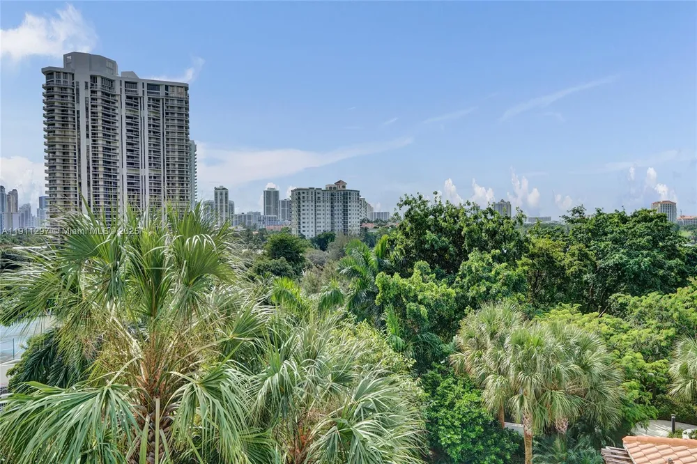 20281 E Country Club Dr, Aventura, FL 33180