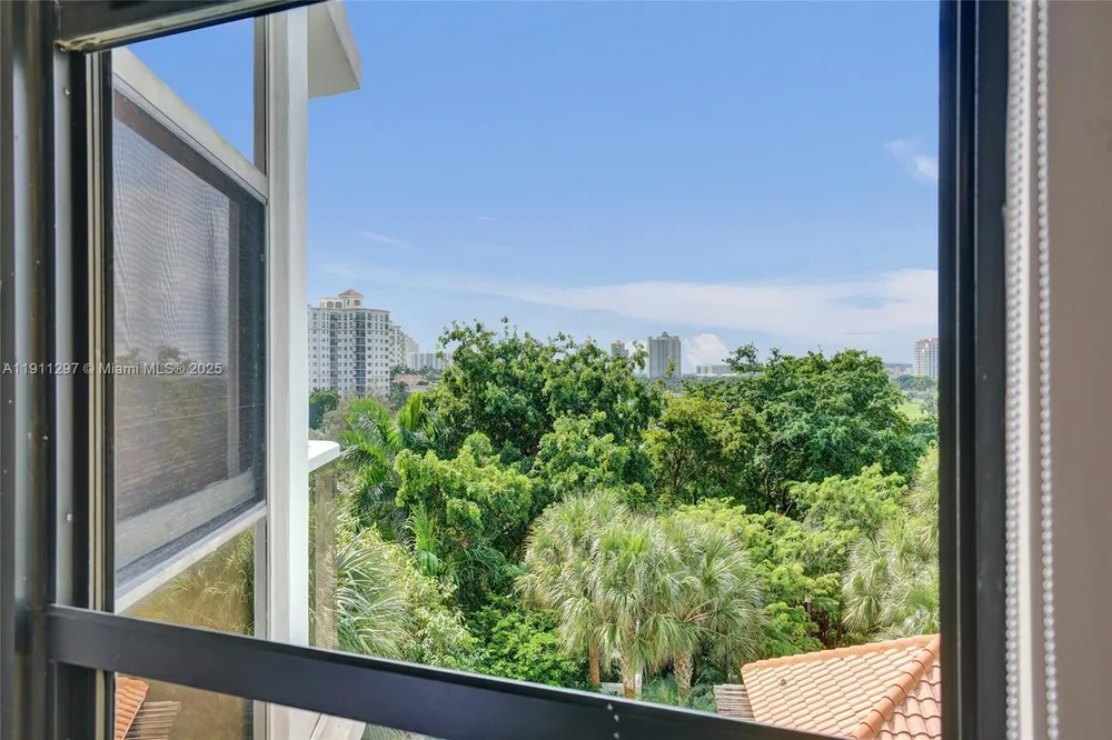 20281 E Country Club Dr, Aventura, FL 33180