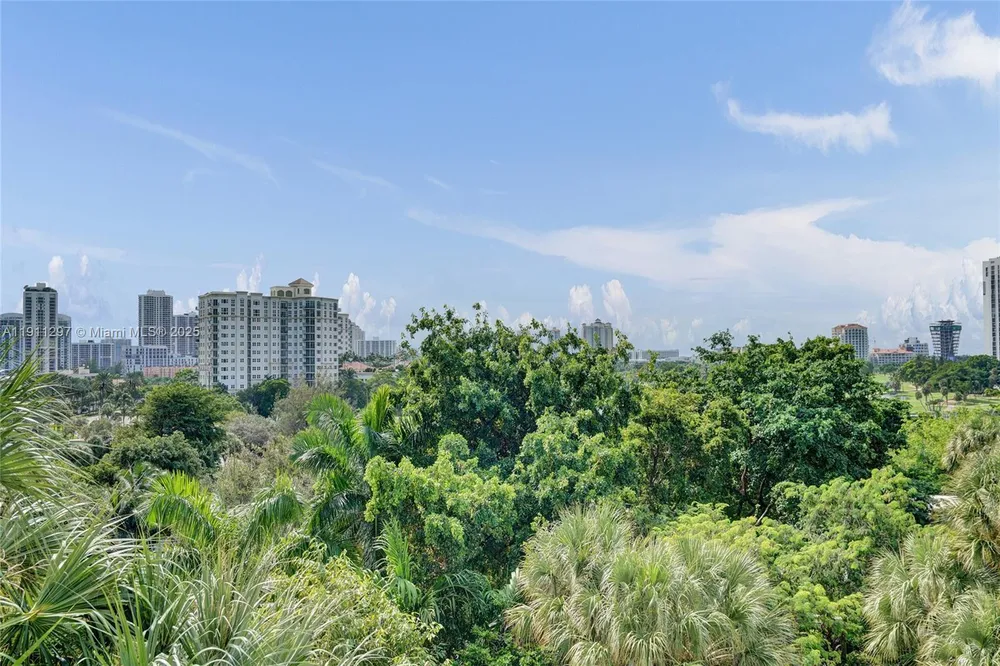 20281 E Country Club Dr, Aventura, FL 33180