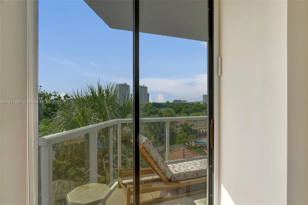 20281 E Country Club Dr, Aventura, FL 33180