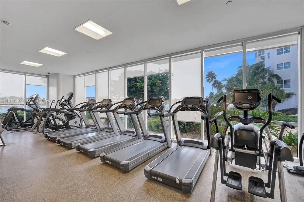 20281 E Country Club Dr, Aventura, FL 33180