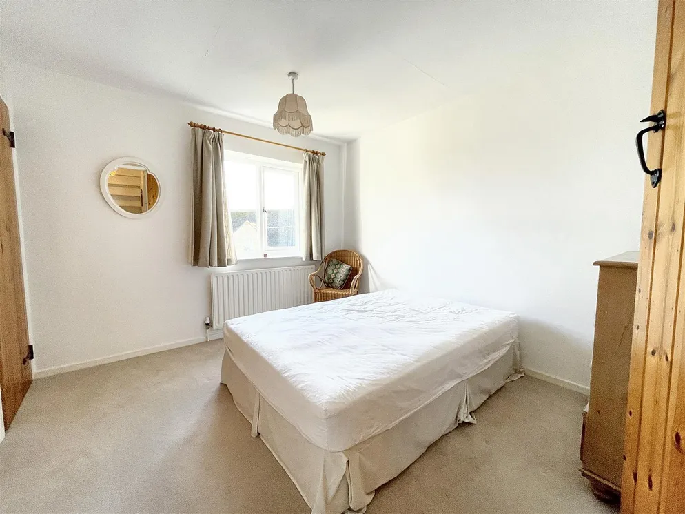 Property carousel item 9