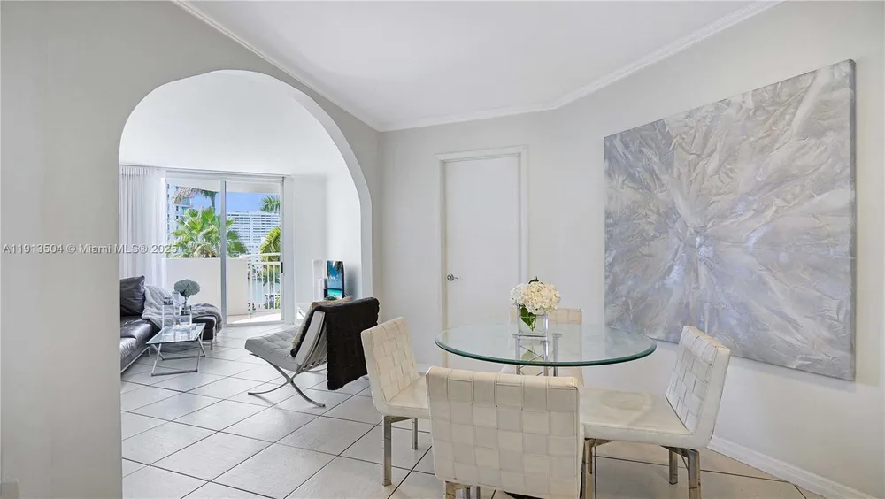 1621 Bay Rd, Miami Beach, FL 33139