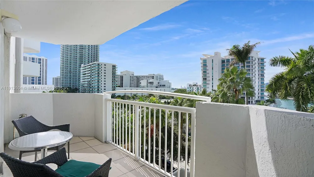 1621 Bay Rd, Miami Beach, FL 33139