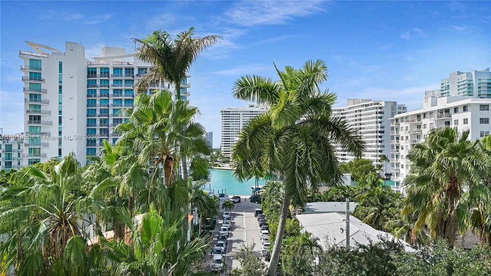 1621 Bay Rd, Miami Beach, FL 33139