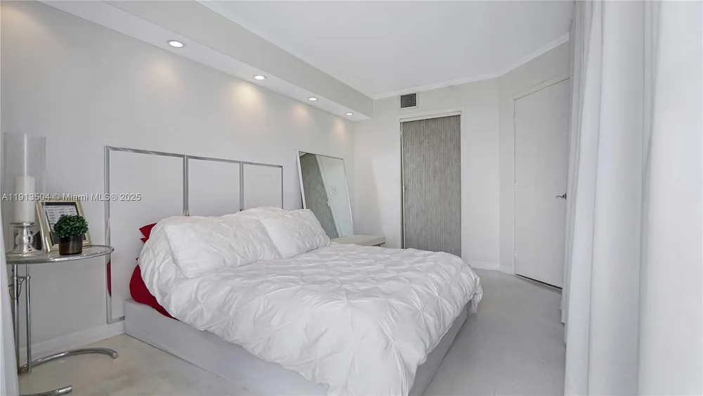 1621 Bay Rd, Miami Beach, FL 33139