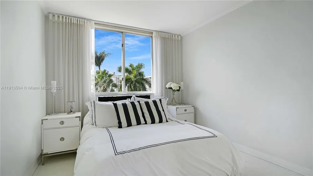 1621 Bay Rd, Miami Beach, FL 33139