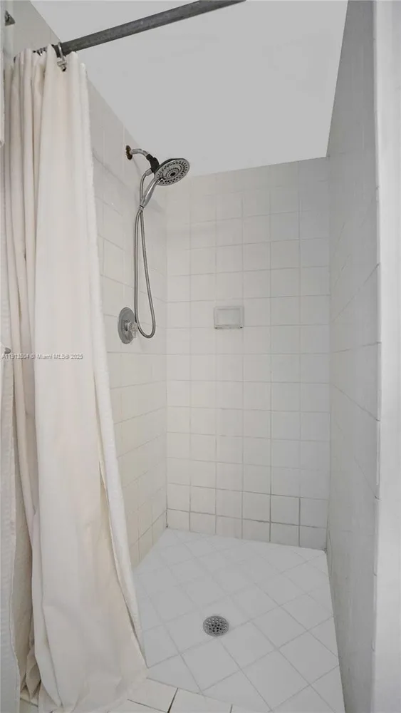 1621 Bay Rd, Miami Beach, FL 33139