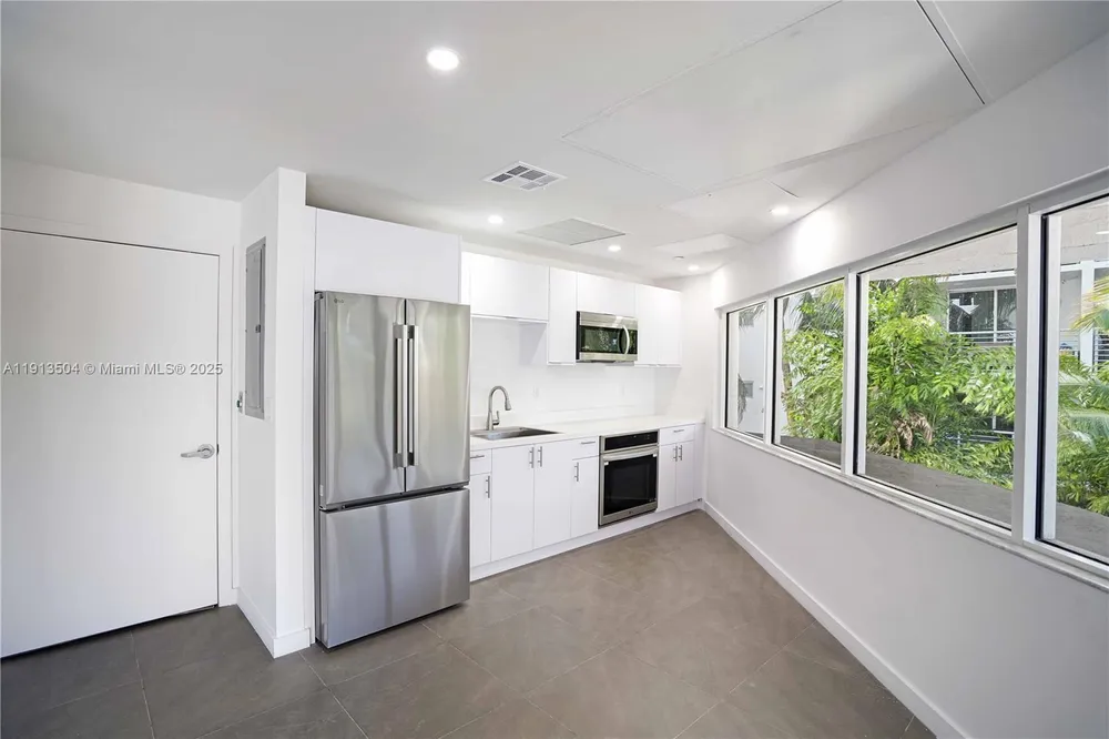 1621 Bay Rd, Miami Beach, FL 33139