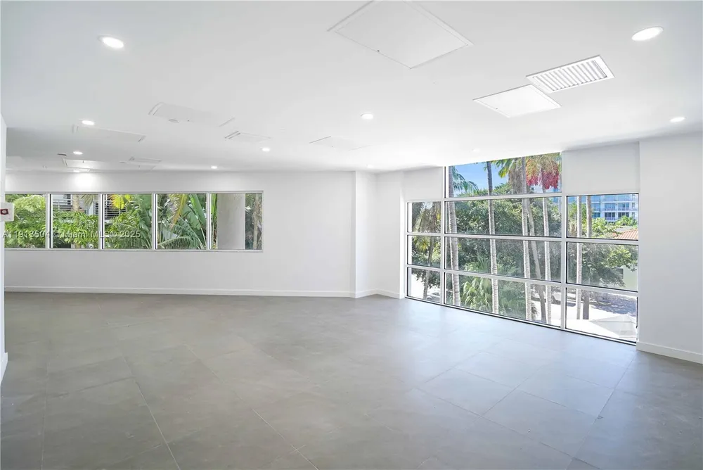 1621 Bay Rd, Miami Beach, FL 33139