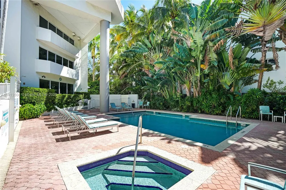1621 Bay Rd, Miami Beach, FL 33139