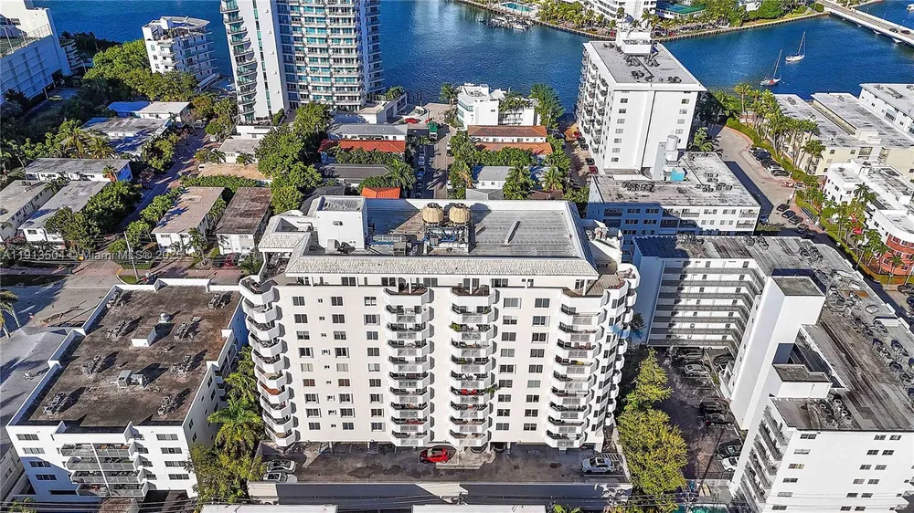 1621 Bay Rd, Miami Beach, FL 33139