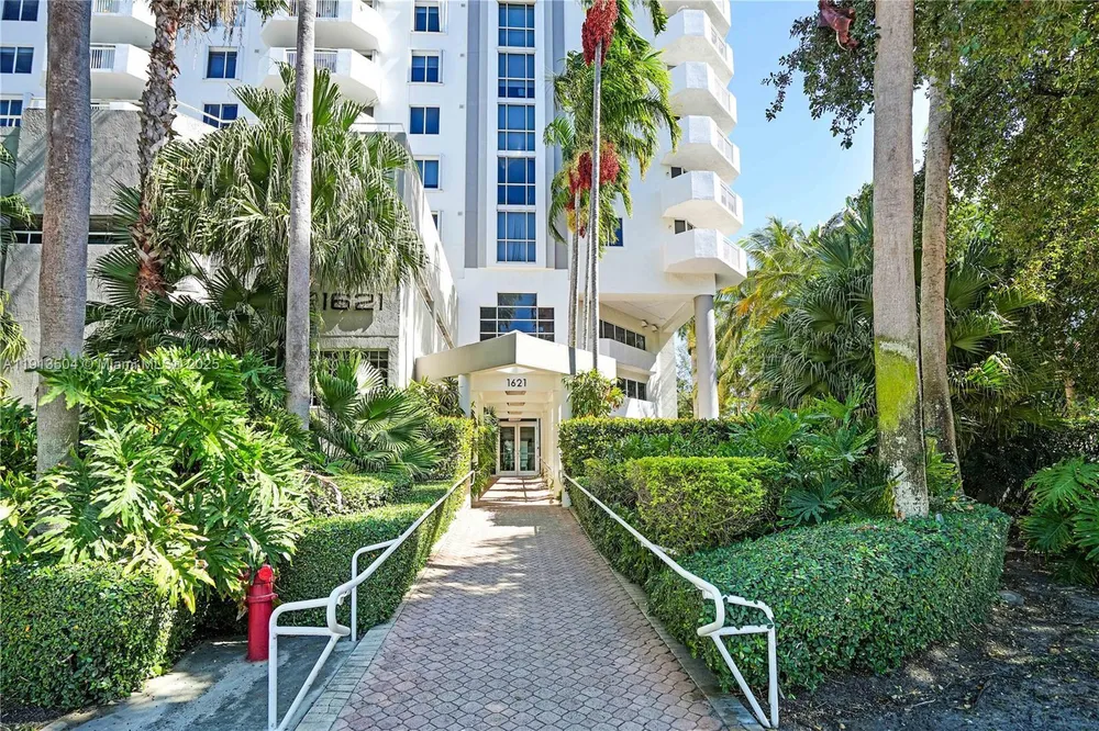 1621 Bay Rd, Miami Beach, FL 33139