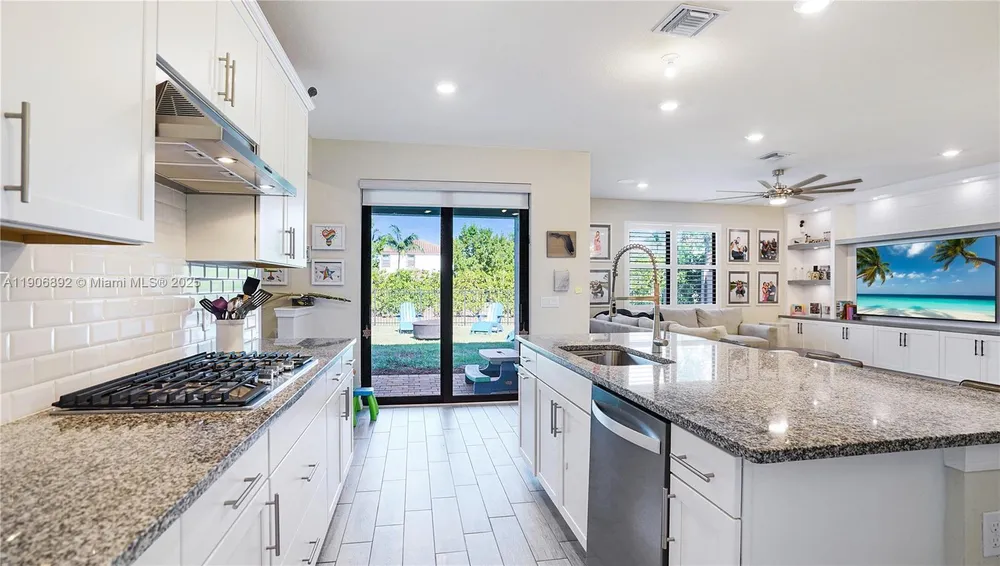 8605 Patron Ln, Lake Worth, FL 33467