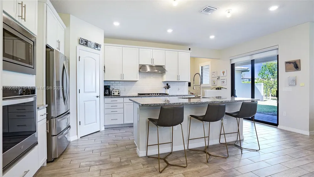 8605 Patron Ln, Lake Worth, FL 33467