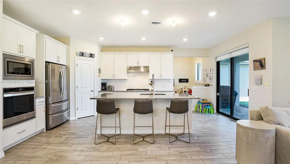 8605 Patron Ln, Lake Worth, FL 33467