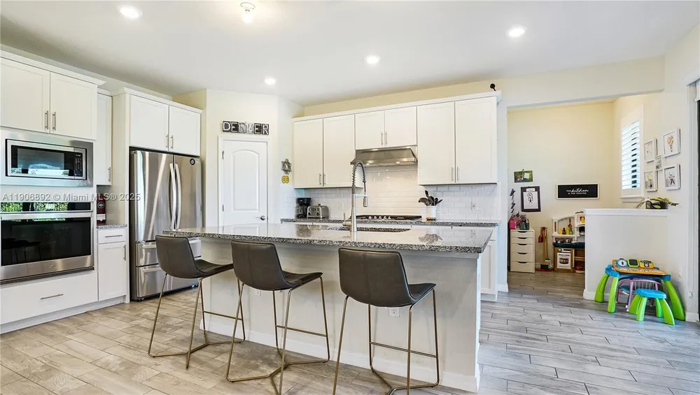 8605 Patron Ln, Lake Worth, FL 33467