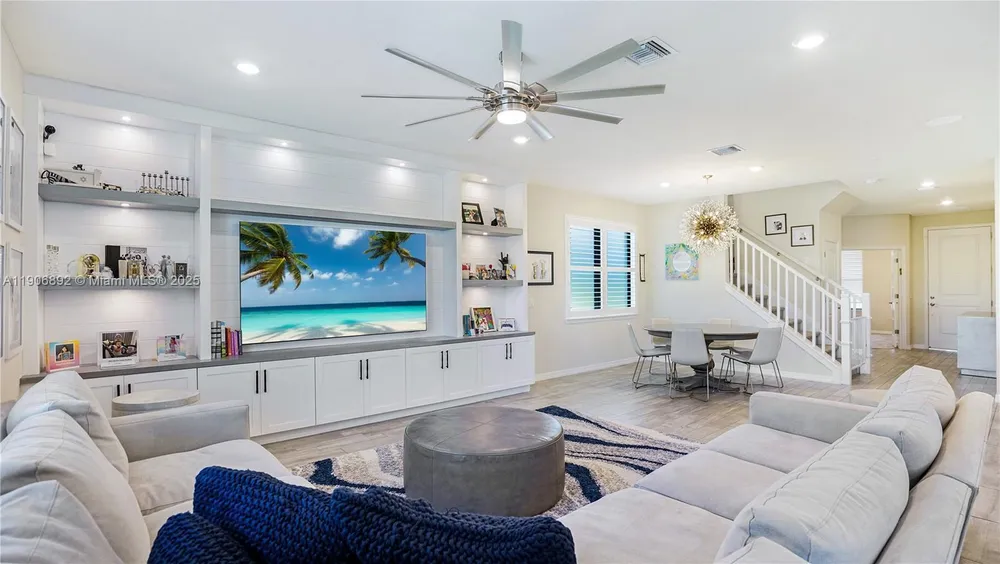 8605 Patron Ln, Lake Worth, FL 33467