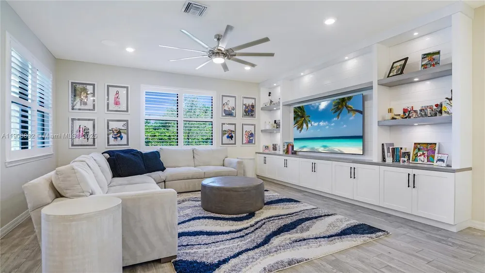 8605 Patron Ln, Lake Worth, FL 33467