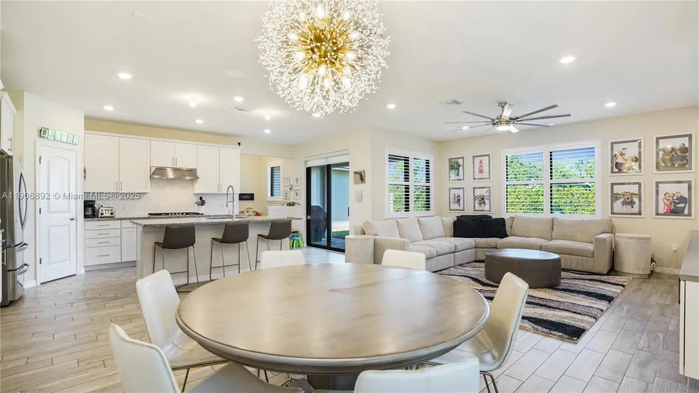 8605 Patron Ln, Lake Worth, FL 33467