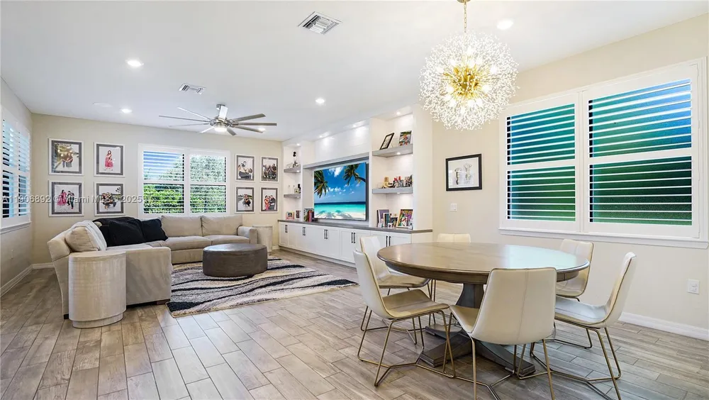 8605 Patron Ln, Lake Worth, FL 33467