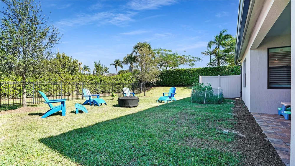 8605 Patron Ln, Lake Worth, FL 33467