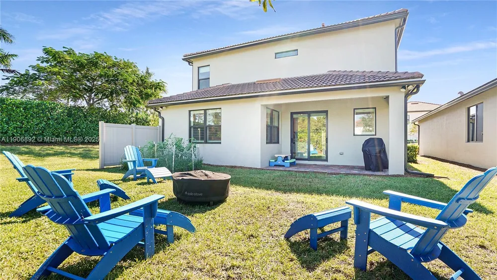 8605 Patron Ln, Lake Worth, FL 33467